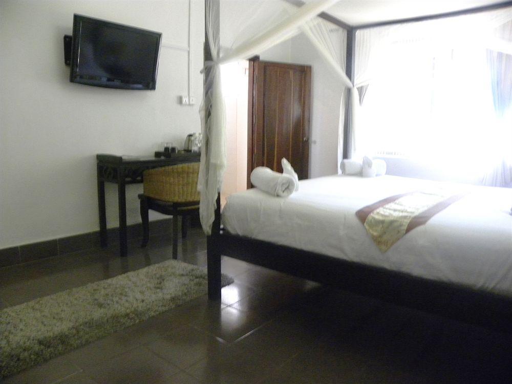 The Willow Boutique Hotel Phnom Penh Esterno foto